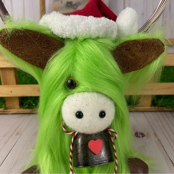 ๐ซSOLD๐ซGrinch Highland Cow Gnome Handmade Festive Christmas Holiday Decor Red - Picture 3 of 11
